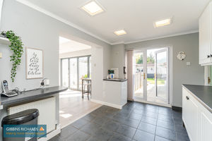 Kitchen- click for photo gallery